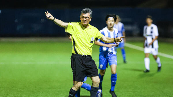 referee