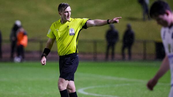 referee
