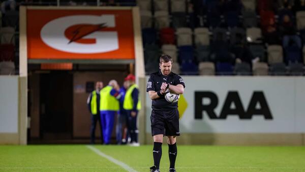 referee