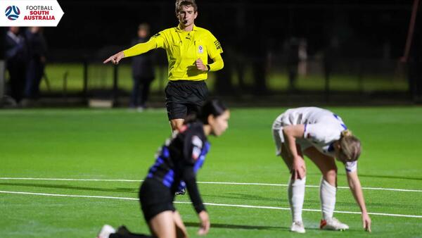 referee