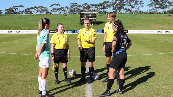 referee