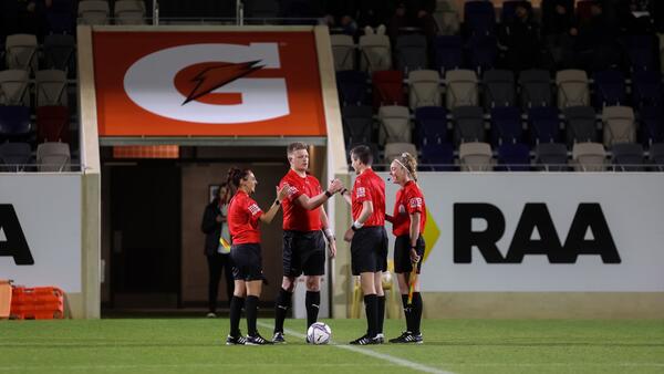 referee