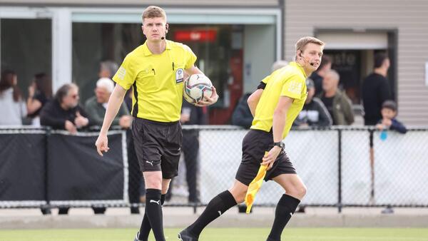 referee