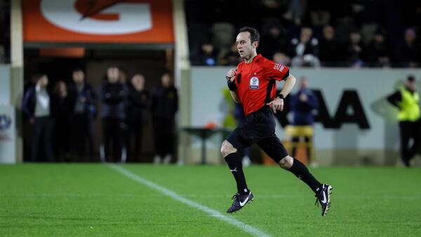 referee