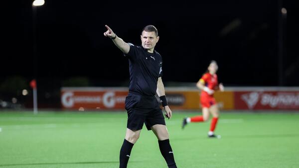 Referee