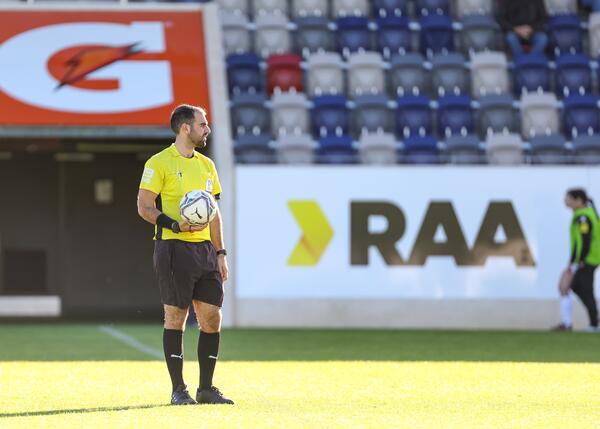 Referee